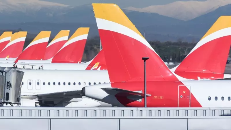 Aviones de Iberia aparcados en el aeropuerto Adolfo Suárez Madrid-Barajas, a 8 de enero de 2024, en Madrid.