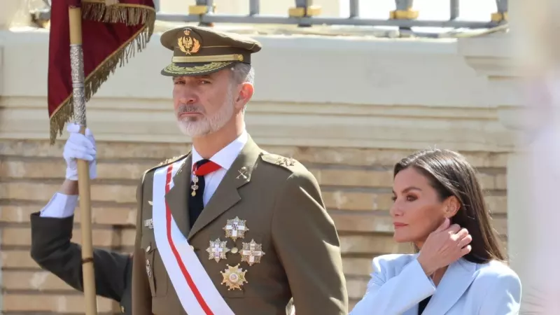 Felipe VI y la reina Letizia, durante el 40 aniversario de la jura de bandera del monarca.