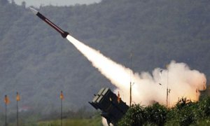El lanzamiento de uno de los misiles misiles de largo alcance Patriot que Estados Unidos ha llevado a Turquía.