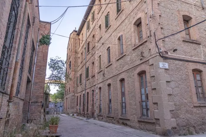 La ruta per resseguir el passat de les antigues colònies tèxtils de Catalunya