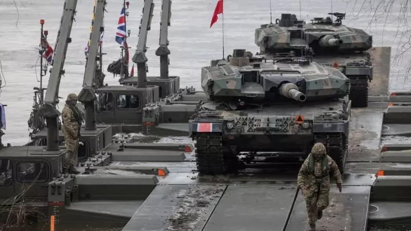 Soldados polacos y tanques Leopard 2A4 participan en el ejercicio militar de la OTAN DRAGON-24 en Korzeniewo, al norte de Polonia, el 4 de marzo de 2024.