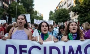 Decenas de personas marchan en la manifestación por el Día de Acción Global por la despenalización del aborto, a 28 de septiembre de 2023, en Madrid (España).
