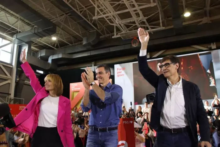 Sánchez: "La democràcia pot més que el fang, i els vots, més que les mentides"