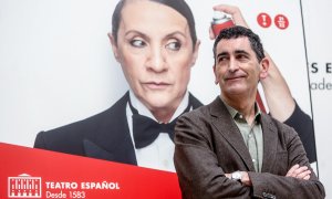 El director Juan Mayorga posa en la presentación del monólogo 'Silencio' en el Teatro Español, a 28 de diciembre de 2021, en Madrid (España).
