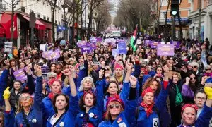 Un grupo de mujeres durante la manifestación del 8M de 2024 en París.