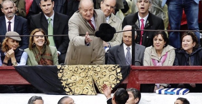 Don Juan Carlos durante una corrida de toros.- EFE