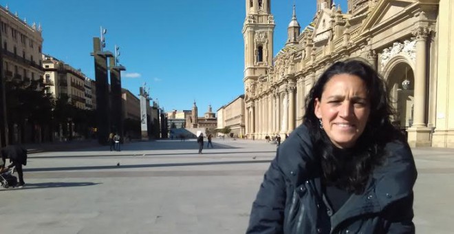 La politóloga Cristina Monge, en la plaza del Pilar, que se convirtió en el espacio del 15M zaragozano durante la movilización de los indignados./E.B