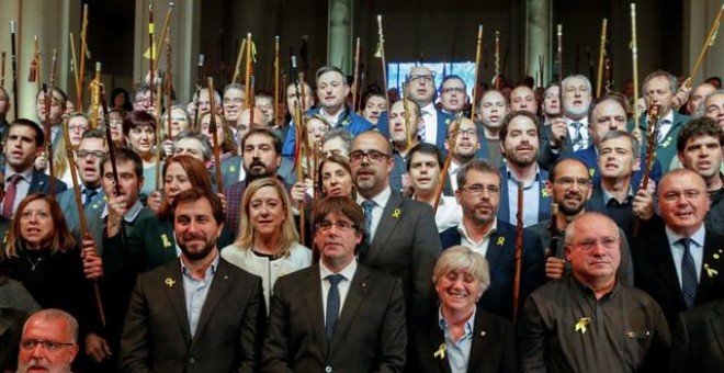 Puigdemont reaparece en Bruselas en un acto con 200 alcalde independentista catalanes / REUTERS