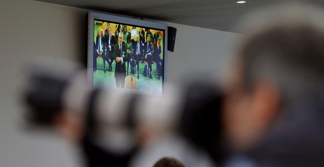Vista de un monitor de la sala de prensa de la Audiencia Nacional, durante la declaración del extesorero del PP Luis Bárcenas, en el juicio contra la rama valenciana de la red Gürtel. EFE/Juan Carlos Hidalgo