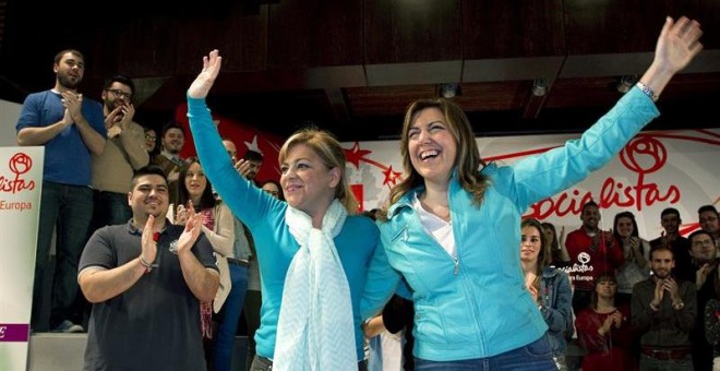 Elena Valenciano y Susana Díaz, durante un acto en Málaga en la campaña de las elecciones europeas. EFE