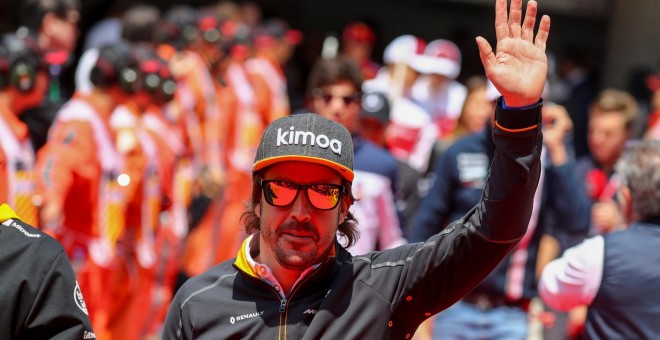 Fotografía de archivo del piloto español de Fórmula 1 Fernando Alonso durante el Gran Premio de China, en el circuito internacional de Shangái (China), en abril de 2018. EFE/ Diego Azubel