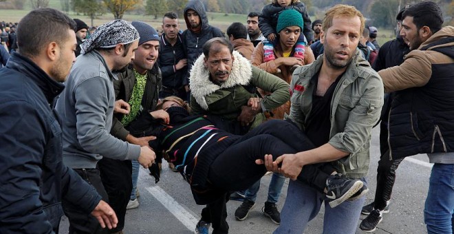 Migrantes heridos por la Policía en Bosnia. REUTERS/Marko Djurica