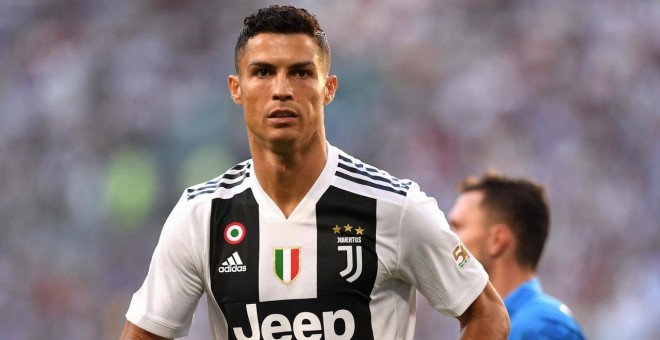29/09/2019.- Cristiano Ronaldo durante un partido con la Juventus. REUTERS/Alberto Lingria