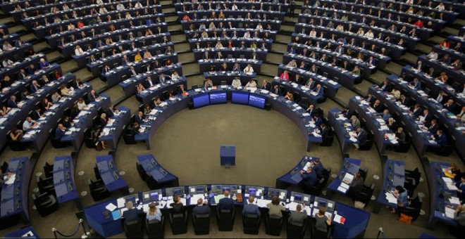 Vista del pleno del Parlamento Europeo durante la votación para ratificar el nombramiento de Christine Lagarde como próxima presidenta del BCE. REUTERS/Vincent Kessler