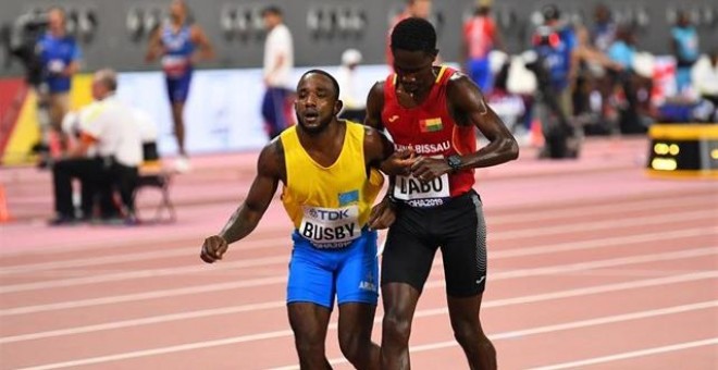 Un atleta de Guinea-Bissau se gana la admiración del público cataríREUTERS / DYLAN MARTINEZ