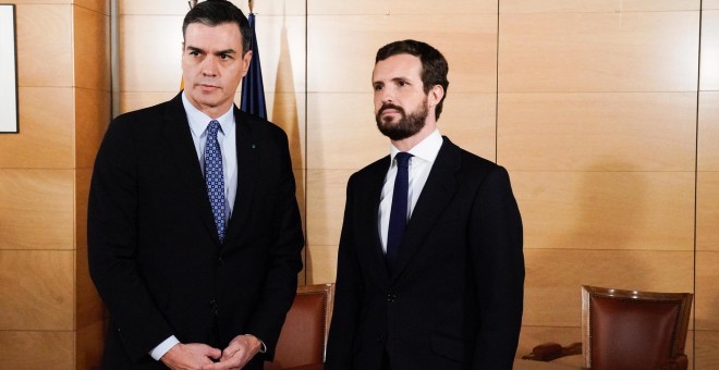 El líder del PP, Pablo Casado, se reúne con el presidente del Ejecutivo en funciones, Pedro Sánchez, en el Congreso. Fuente: PP