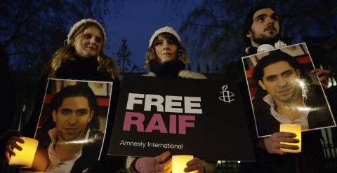 Acto de Amnistía Internacional para reclamar la puesta en libertad de Raif Badawi. EFE