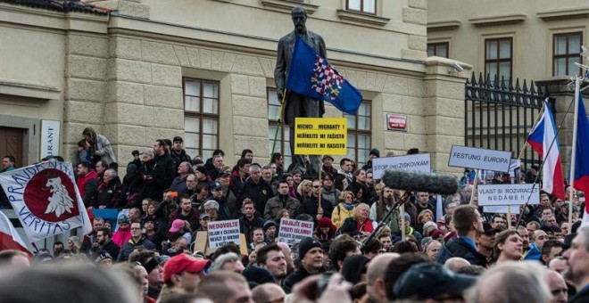 Manifestación contra la islamización de Europa en Praga, / EFE