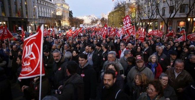 La manifestación convocada por todo el movimiento sindical madrileño en solidaridad con "los 8 de Airbus", que ha transcurrido hoy entre Cibeles y Sol, en Madrid. EFE/Zipi