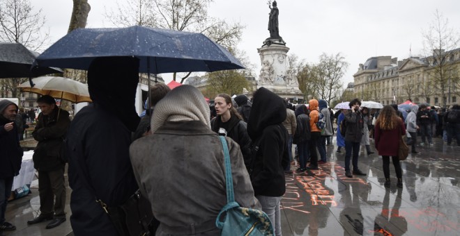 Nueva concentración del movimiento Nuit Debout, en la Plaza de la Repúbilca de París. AFP / DOMINIQUE FAGET