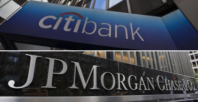 Los logos de Citibank y de JP Morgan en sus sedes en Nueva York. REUTERS