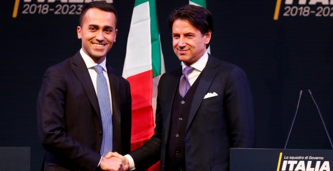 El líder de l'M5S, Luigi di Maio, i el candidat proposat per a primer ministre italià, Giuseppe Conti, en una imatge de l'1 de març, just abans de les eleccions legislatives. REUTERS / Remo Casilli.