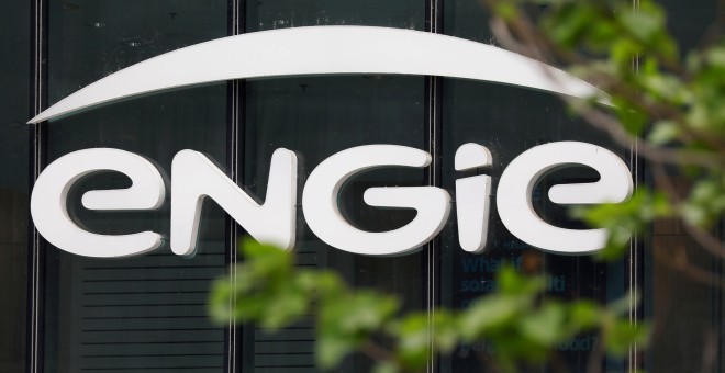 El logo de la compañía energética francesa Engie es su sede en La Defense, el distrito financiero de París. REUTERS/Charles Platiau