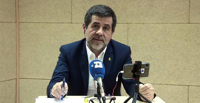 El cabeza de lista de JxCat al Congreso por Barcelona, Jordi Sànchez, durante una rueda de prensa por vía telemática desde el centro penitenciario de Soto del Real en Madrid. (EFE)