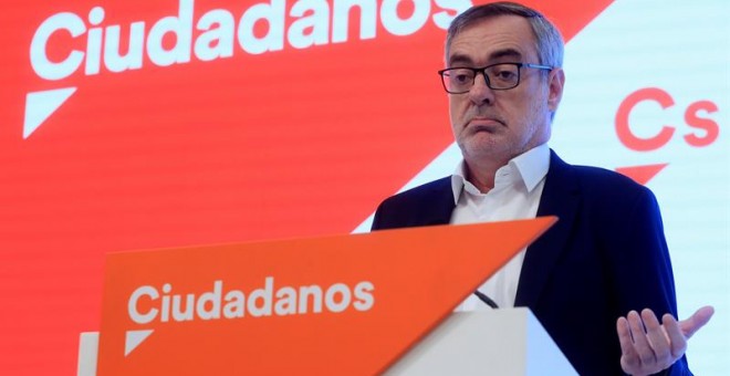 El secretario general de Ciudadanos (Cs), José Manuel Villegas, durante la rueda de prensa para analizar la actualidad, este jueves en la sede del partido naranja en Madrid.- EFE/Fernando Alvarado