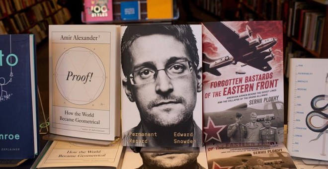 Una copia del libro de Edward Snowden en una librería de Cambridge, Massachusetts. - EFE
