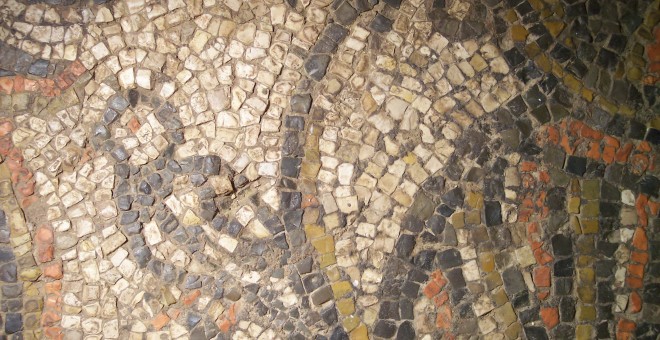 Detalle de los mosaicos encontrados que alimentan la hipótesis de la basílica escondida bajo la Mezquita. /