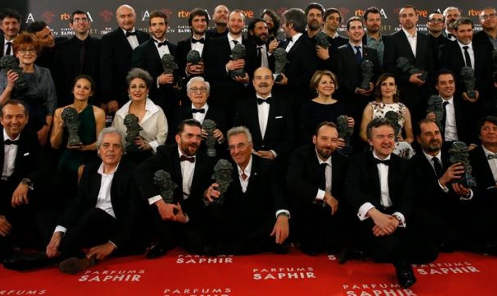 Foto de los premiados en la ceremonia de la 30 edición de los Premios Goya, que ha entregado la Academia de Cine esta noche en el Hotel Auditorium de Madrid. EFE/Ballesteros.