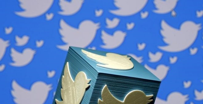 Una impresión en 3D del logo de Twitter. REUTERS/Dado Ruvic