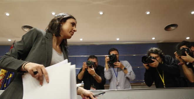 La portavoz de Podemos en el Congreso, Irene Montero, durante su comparecencia ante los medios tras la reunión de la Junta de Portavoces en el Congreso de los Diputados.EFE/Javier Lizón