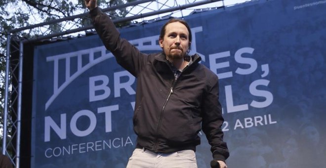 El secretario general de Podemos, Pablo Iglesias, durante el mitín celebrado esta tarde en el Parque Casino de la Reina, en Madrid, tras la conferencia "Puentes, no muros" contra las políticas excluyentes de la UE. EFE / Fernando Alvarado.