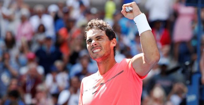 El tenista español Rafael Nadal celebra la victoria conseguida frente al ucraniano Alexandr Dogopolov. - EFE