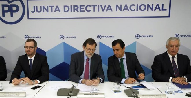 Mariano Rajoy junto a Fernando Martínez-Maíllo, Javier Arenas, y Javier Maroto. /EFE