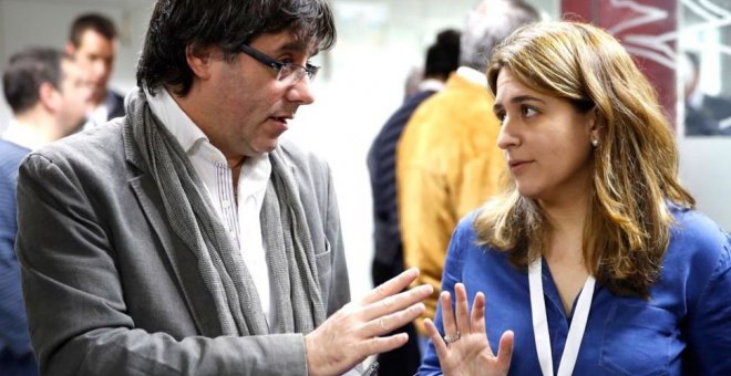 Carles Puigdemont y Marta Pascal, coordinadora general del Pdecat, en una foto de archivo. EFE