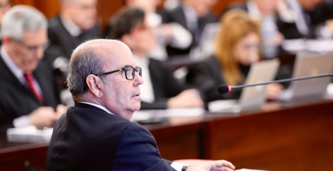 El exconsejero de Presidencia de la Junta de Andalucía, Gaspar Zarrías, durante el juicio de la pieza política de los ERE, en la Audiencia de Sevilla. EFE/Jose Manuel Vidal