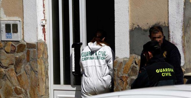 La Guardia Civil investiga en una casa de Castrogonzalo (Zamora). | EFE