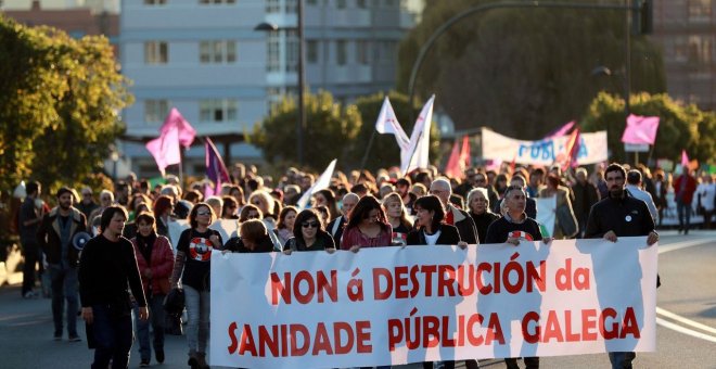 Manifestación en Santiago de Compostela en defensa de la sanidad pública. EFE