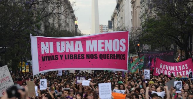 Marcha en Buenos Aires para reclamar que la Justicia no deje impune el crimen de Lucía Pérez. / MARINA GUILLÉN (EFE)
