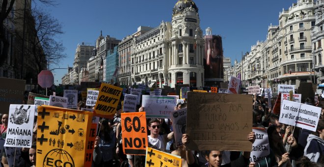Los estudiantes toman las calles de Madrid para exigir una acción global sobre el cambio climático. / Reuters