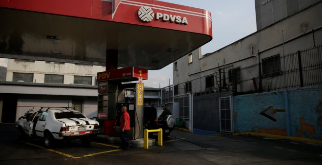 Una estación de servicio de la petrolera venezolana PDVSA en Caracas. REUTERS/Marco Bello