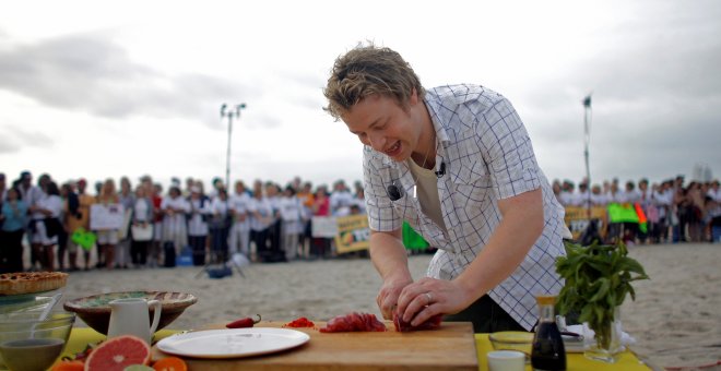 El cocinero británico Jamie Oliver, en un aparición en el programa  de la NBC 'Today show' en Miami. REUTERS/Eric Thayer