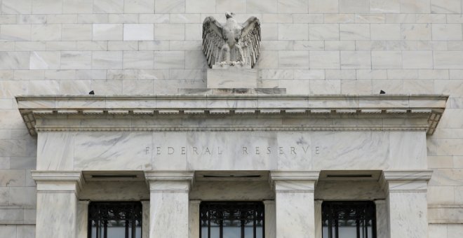 Detalle de la fachada del edificio de la Reserva Federal, el banco central de EEUU, en Washington. REUTERS/Chris Wattie