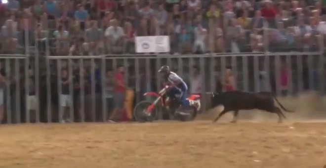 Imagen de un vídeo de la 'moto torera'.