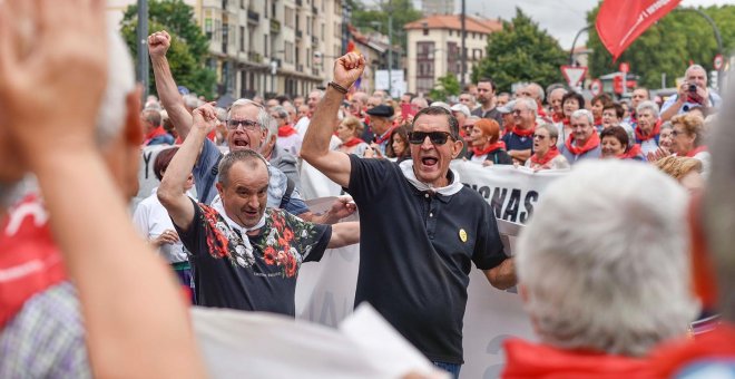 Participantes en la manifestación por unas pensiones dignas realizada esta semana en Bilbao. EFE/ Miguel Toña