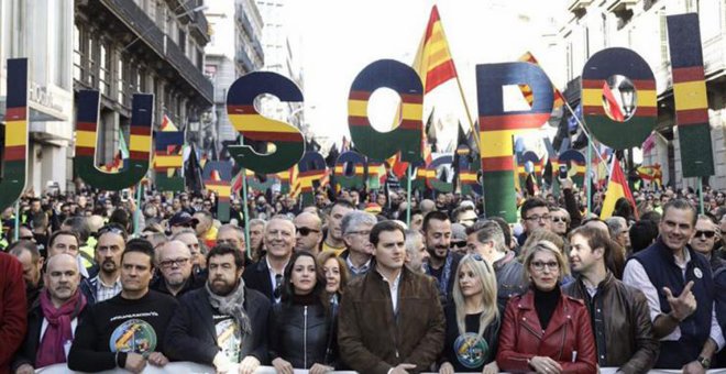 Detalle de la cabecera de la manifestación de Jusapol en Barcelona, el 20 de enero, de 2018, con la plana mayor de Ciudadanos en el centro de la pancarta principal.