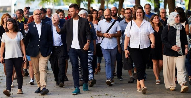 Los concejales del Ayuntamiento de Badalona acusados de desobediencia por el 12-O llegando a la Ciutat de la Justícia el día del juicio. / EFE / ALEJANDRO GARCÍA